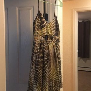 Patterned dress with cut out in the front